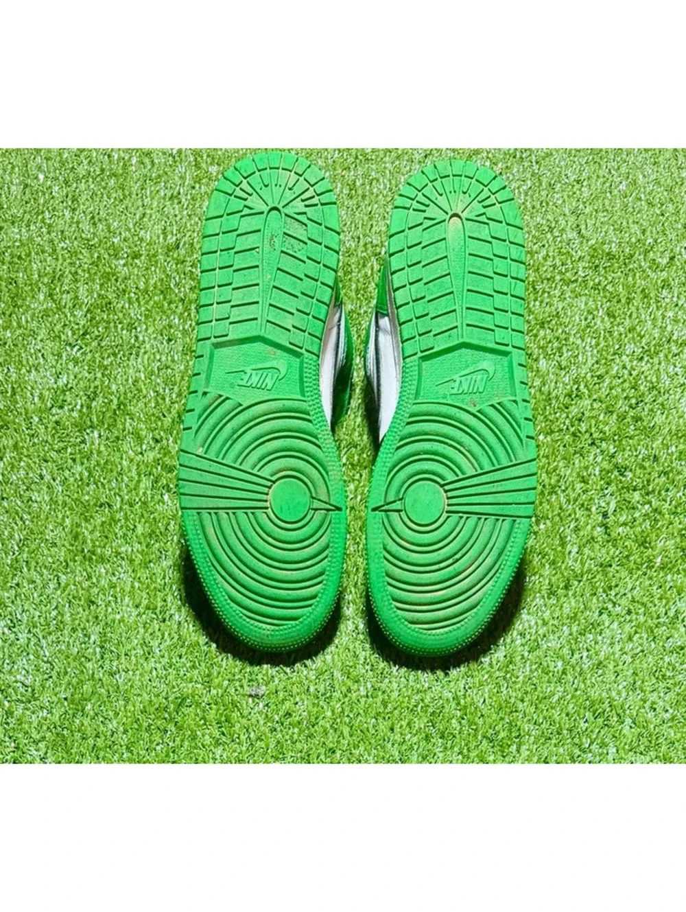 Air Jordan 1 Retro High OG Lucky Green – Size 5Y / Women’s 6.5